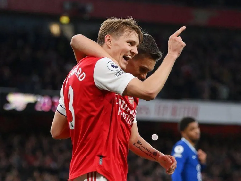 Arsenal venció al Chelsea y recuperó el liderazgo de la Premier