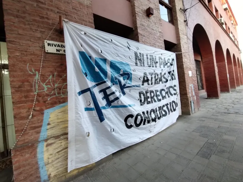 UnTER abandonó oficinas educativas tomadas contra los descuentos