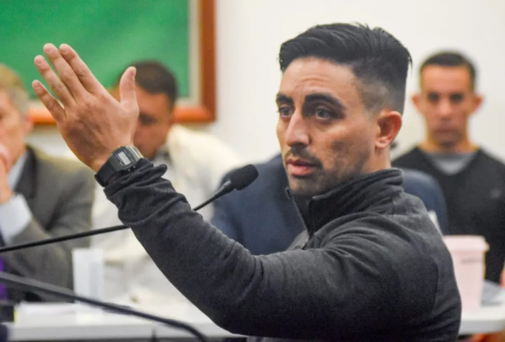  La tremenda frase de un instructor a los cursantes: "La mierda flota en el agua y el mar devuelve la basura"