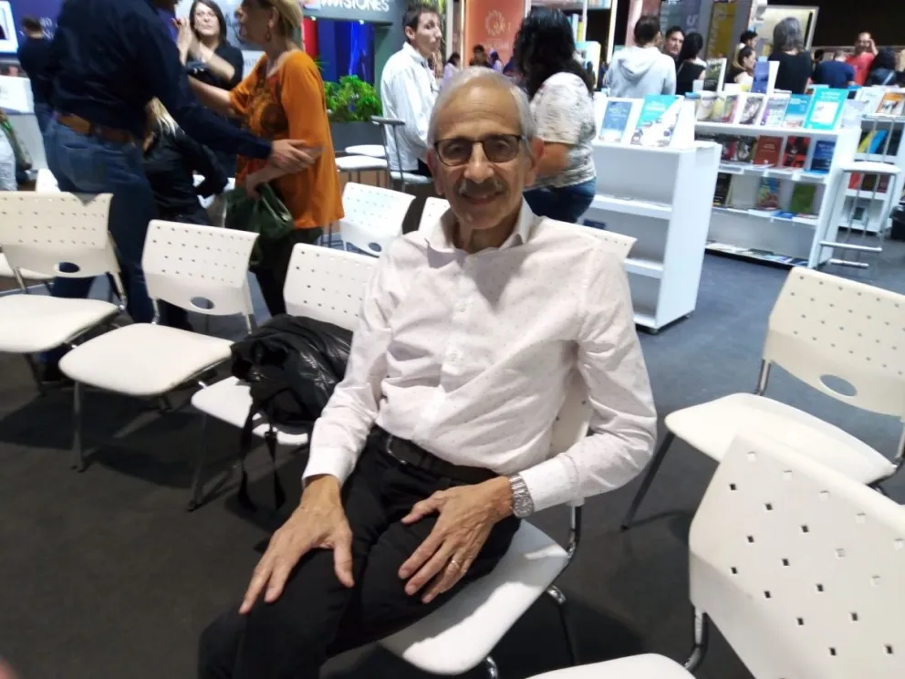 La literatura regional hace pie en Buenos Aires, pero el dilema es la distribución de las obras