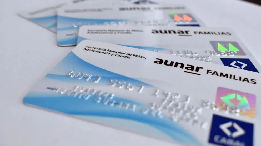 Río Negro realiza la entrega de las tarjetas "Aunar Familias"