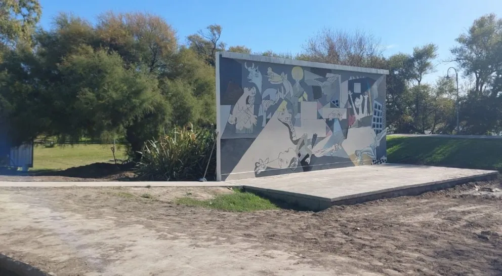 Réplica del mural del Guernica se recrea en la Costanera Norte