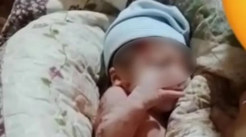 Una bebé recién nacida fue abandonada en la puerta de un hospital: la madre quedó detenida