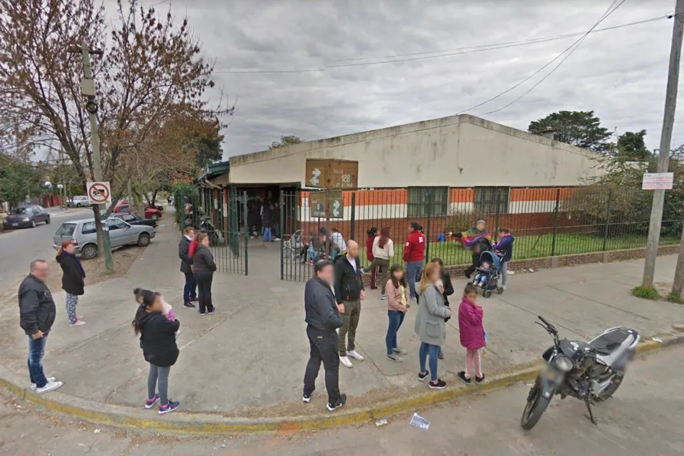Berazategui: un chico de 12 años llevó una pistola a la escuela y amenazó a sus compañeros
