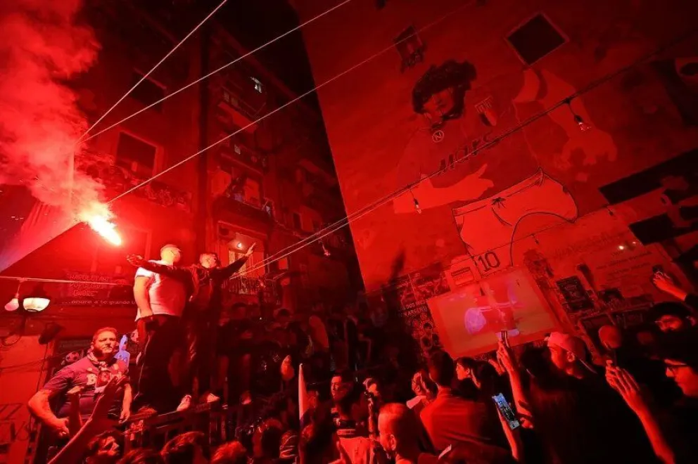 La celebración de hinchas del Napoli dejó un muerto y tres heridos de bala