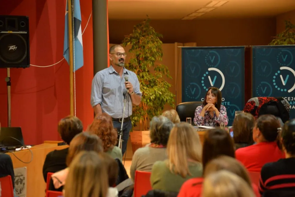 Una charla de profesionales apuntó a construir un nuevo bienestar individual