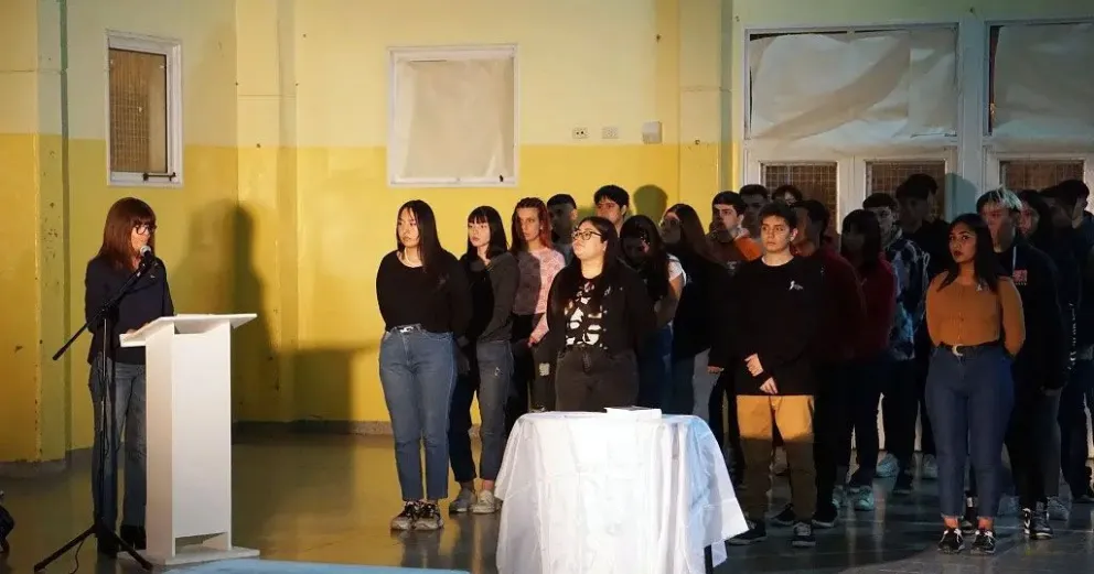 Estudiantes rionegrinos prometieron lealtad a la Constitución Nacional con un texto que ellos escribieron
