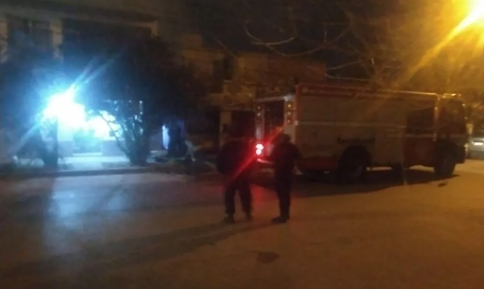 Se incendió una bicicletería en Viedma en plena madrugada: preocupación entre los vecinos 