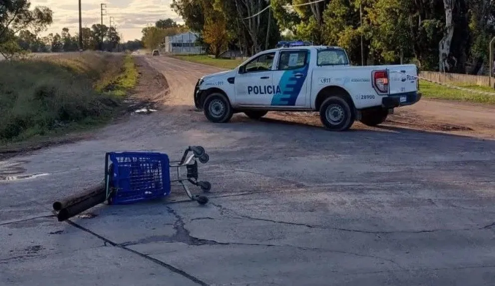 Tragedia: murió una niña de 2 años tras caerle encima un carro de compras con caños de calefacción