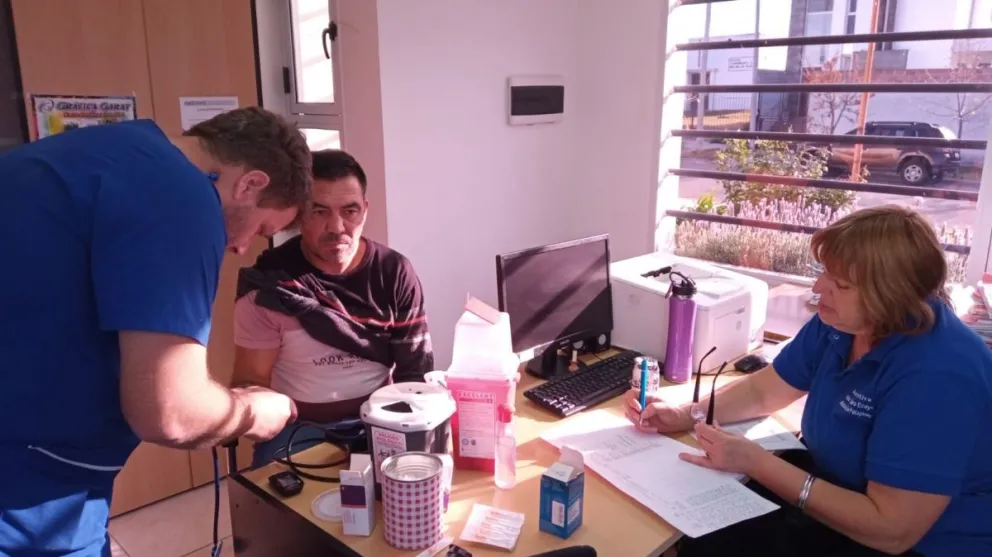Recorrida de dependencias municipales con controles y vacunación gratuita para los empleados 
