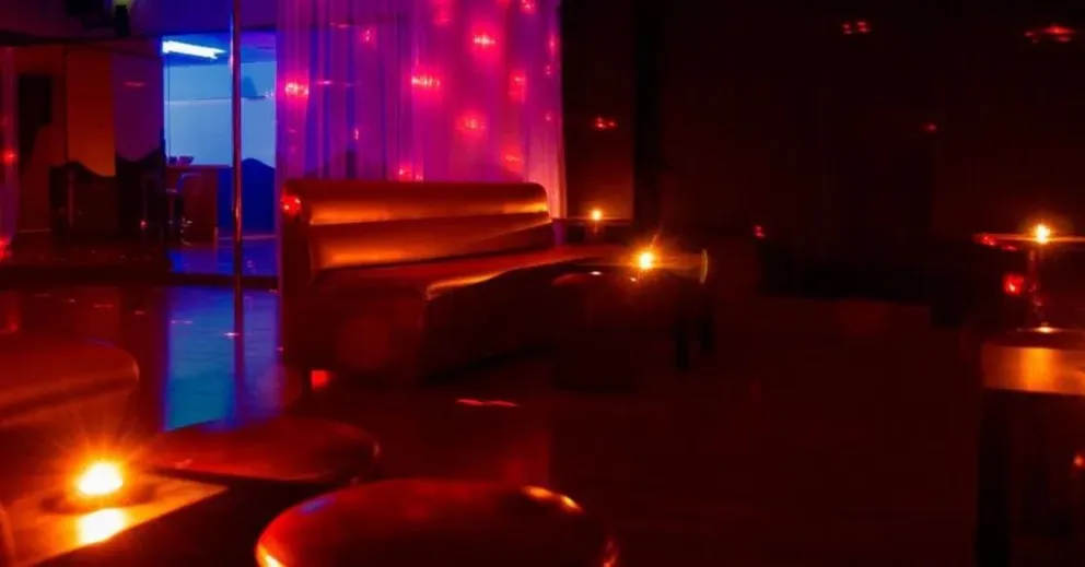 Unas 90 personas tenían sexo grupal dentro de un bar, pero fue clausurado por no tener matafuego