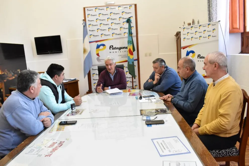 Manos a la obra: se firmó el convenio para la construcción del primer barrio policial en Patagones