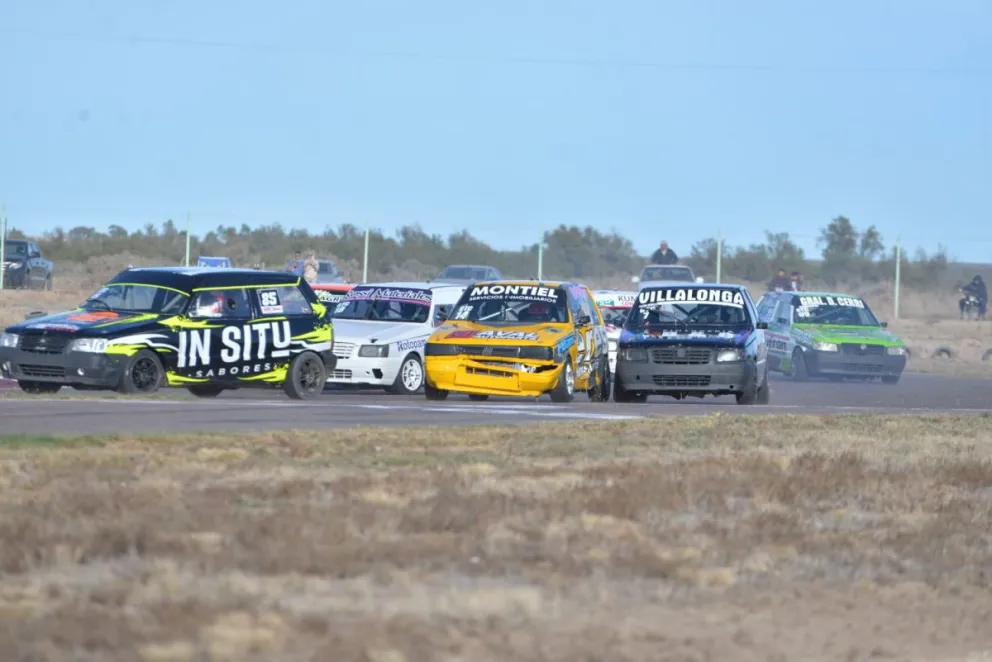 El Turismo Regional y el Gran Turismo de La Comarca ponen primera en el autódromo de Viedma
