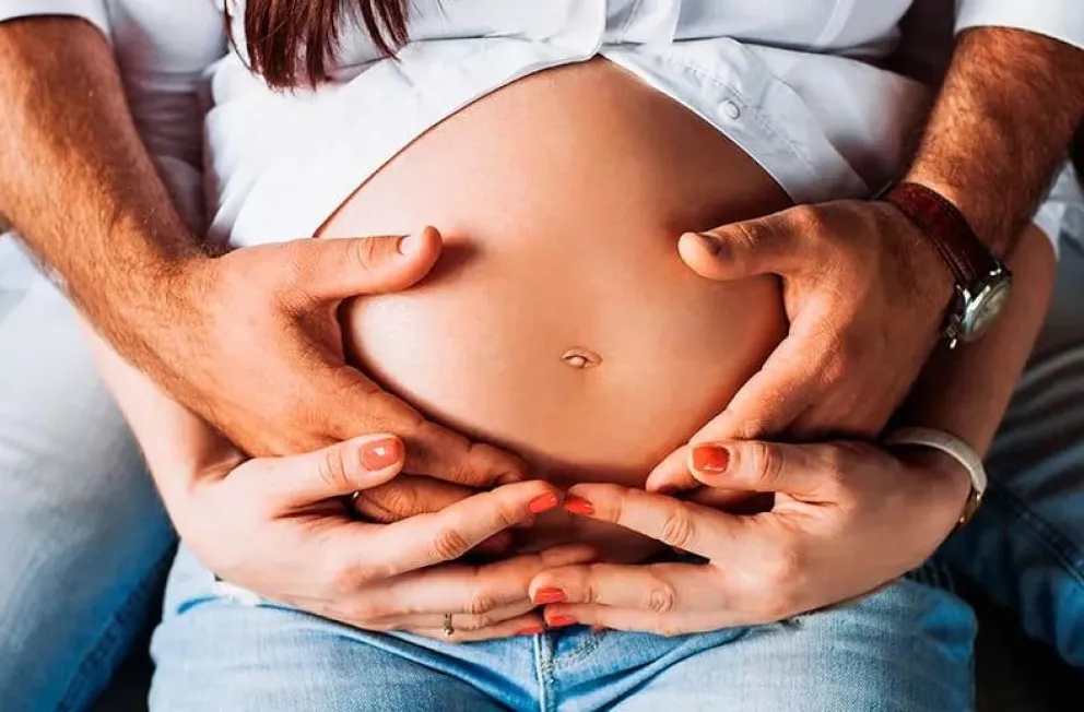 Extensión en licencias por paternidad y maternidad: se comienza a tratar en el Congreso este nuevo proyecto 