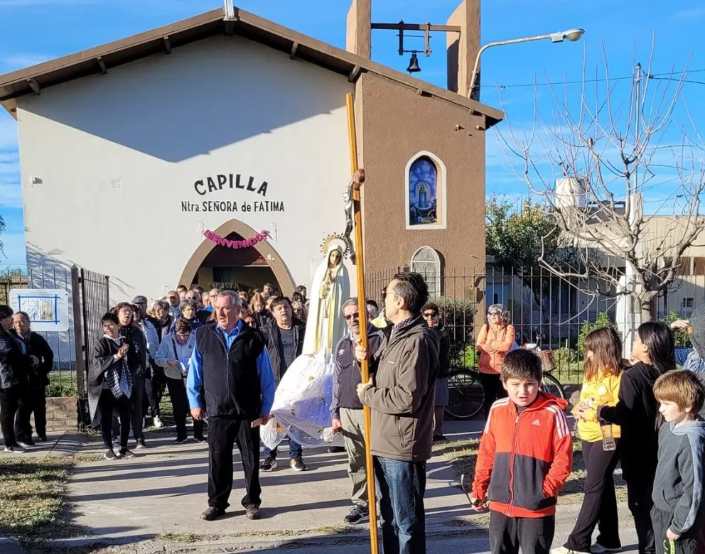 Nutrida procesión y festejos con la Virgen de Fátima