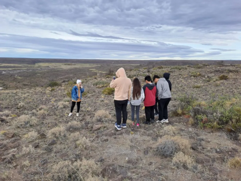 Alumnos de la ESRN N° 8 visitaron la meseta de Somuncurá