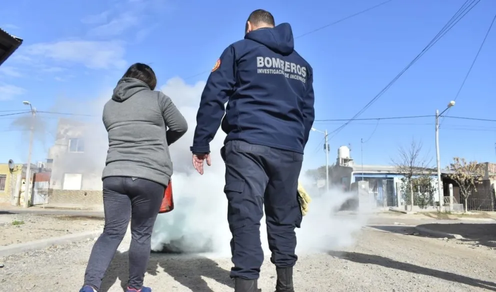 Accidentes hogareños: bomberos hicieron simulacros para prevenirlos