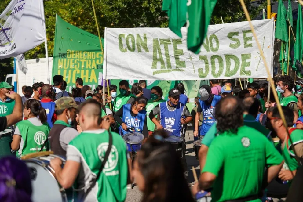 ATE se concentra en el Puente Nuevo en busca de mejoras salariales  