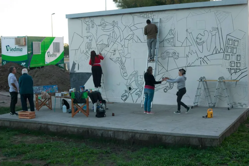 El Guernica, una obra que trasciende las fronteras, asoma en un paseo público de Viedma