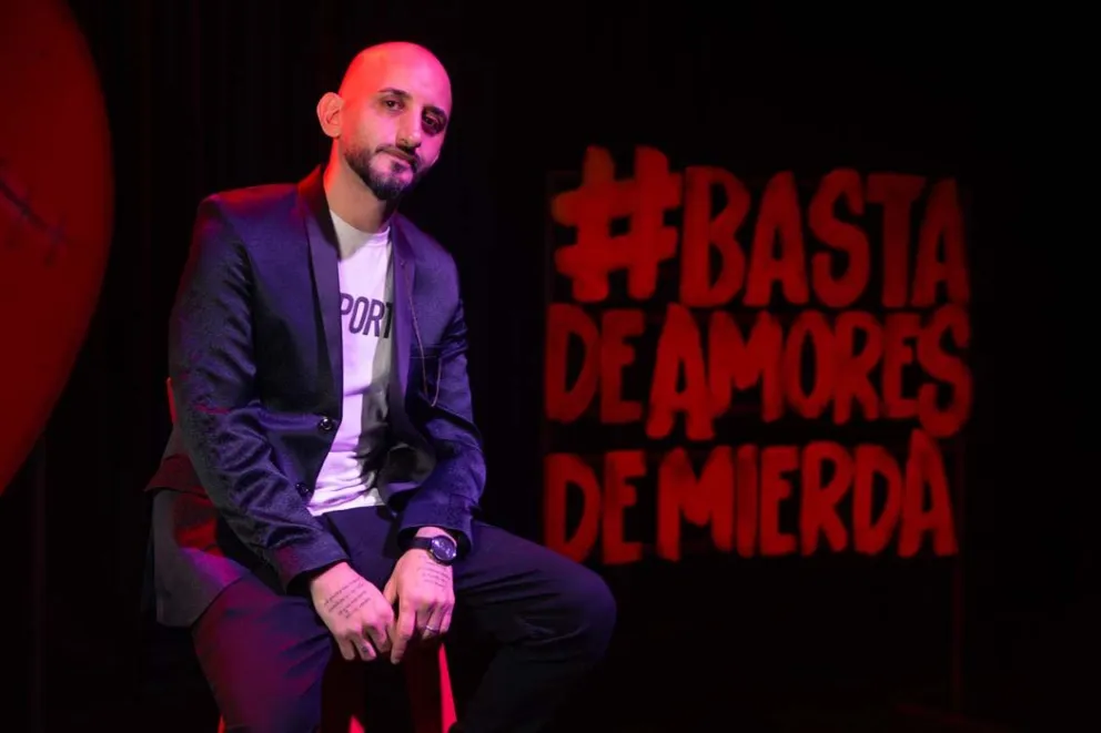 El "Pela" Romero presenta la saga de libros "Basta de Amores de Mierda" en Viedma