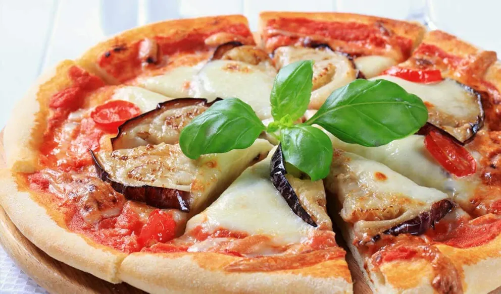 Rica y sencilla: hacé una pizza de berenjenas grilladas