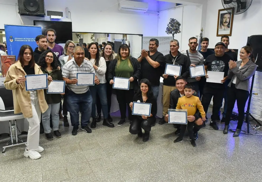 Más de una decena de emprendedores recibió herramientas para sus desarrollos