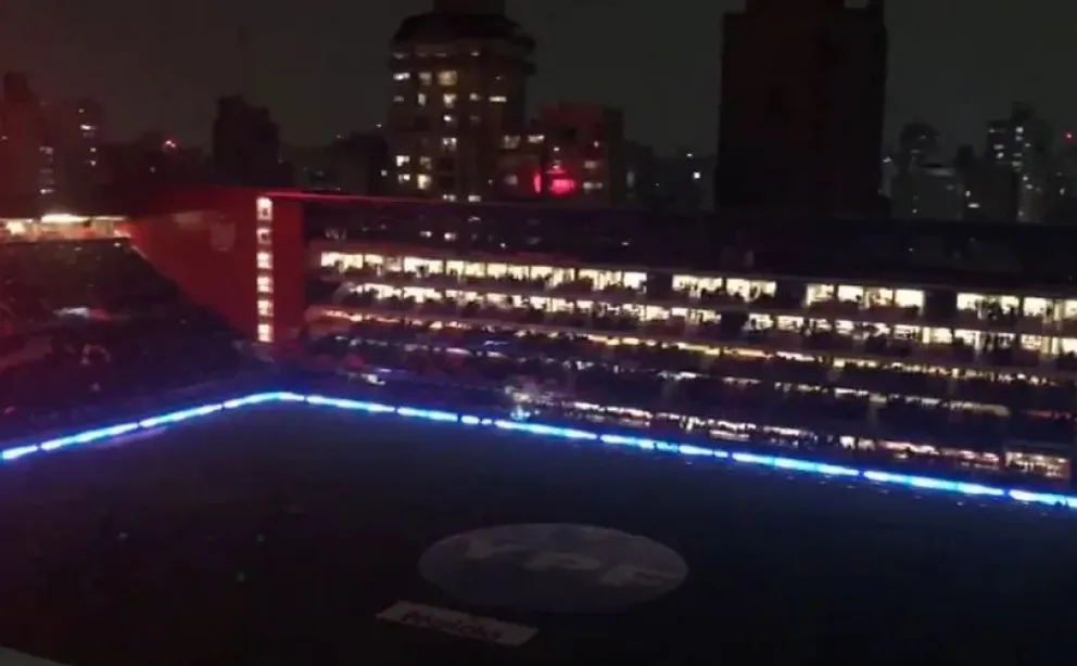 Estudiantes le apagó las luces de la cancha a Banfield para que no haga la entrada en calor