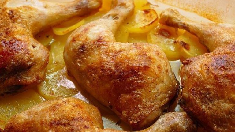 Muslos de pollo asados con verduras: una comida saludable y deliciosa |  NoticiasNet - Informacion de Rio Negro, Patagones y la costa.