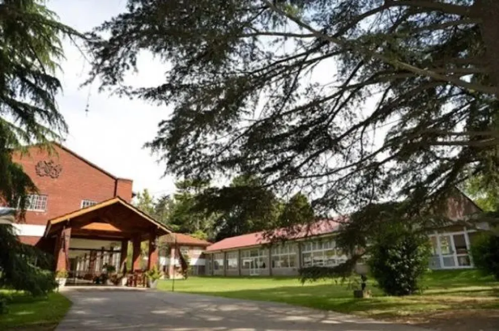 Denunciaron al fundador de una escuela por realizar exhibiciones obscenas delante de menores 