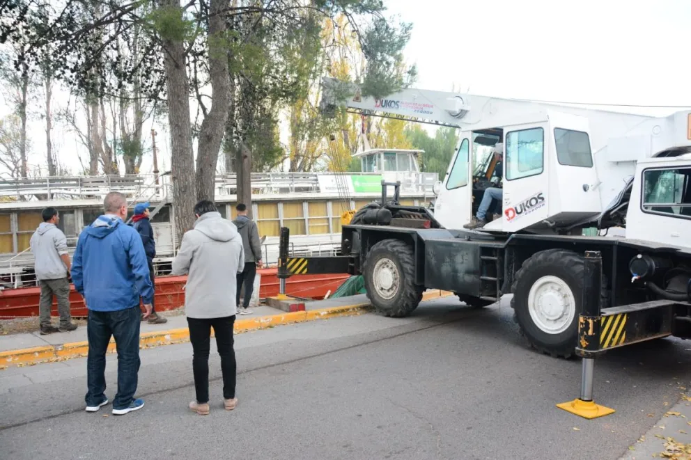 ¿Qué falta para que el catamarán esté otra vez a flote?