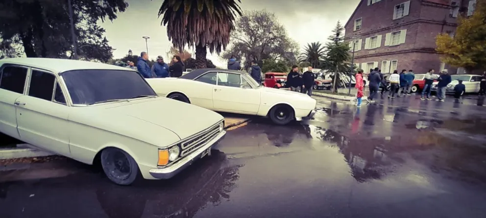 La lluvia no impide que la expo de autos tuning sea todo un éxito