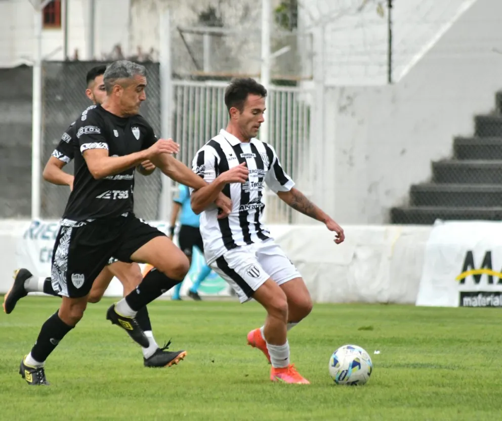 Cipolleti ganó un partido “Chivo” como visitante y trepa en el campeonato