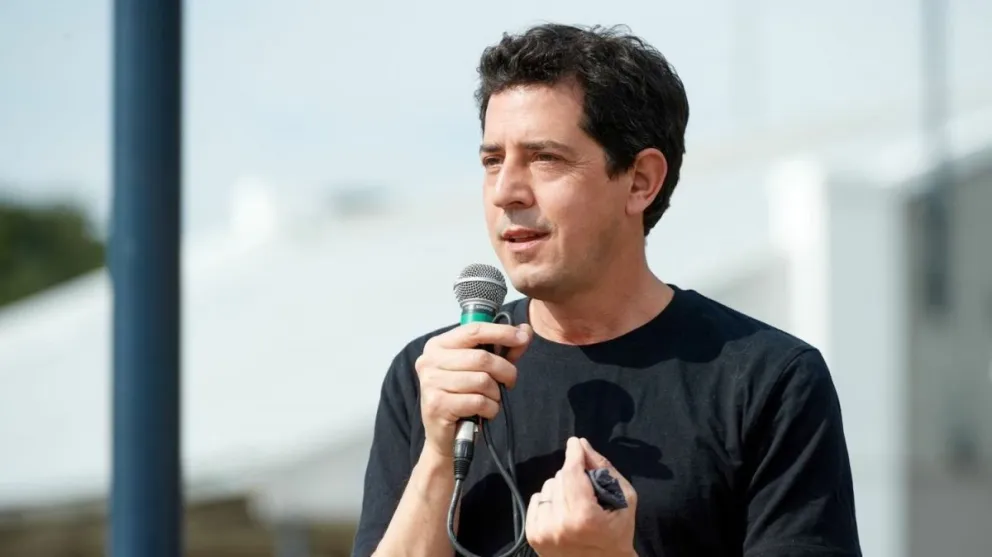 “La sociedad no está preparada para un presidente tartamudo”: la terrible frase de un periodista hacia Wado de Pedro