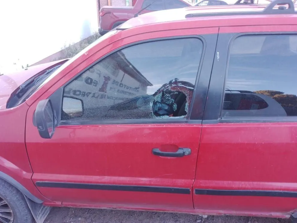 Otra vez la inseguridad: le rompieron el vidrio de su vehículo y robaron documentación 