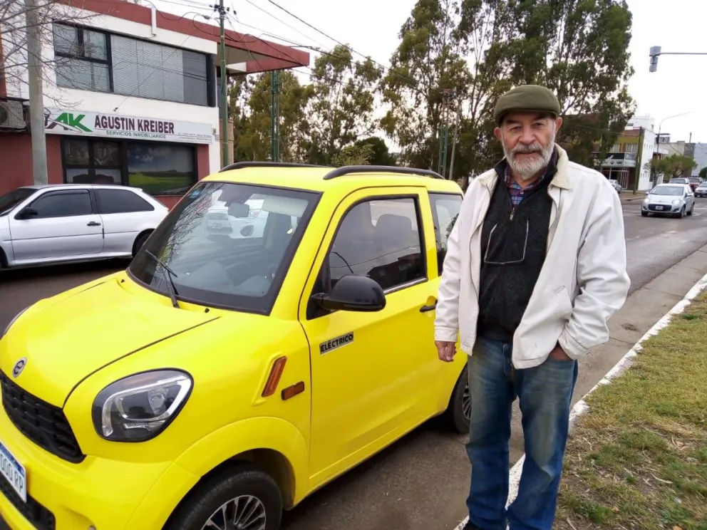 Llegó Tito, el auto eléctrico que se carga como un teléfono celular