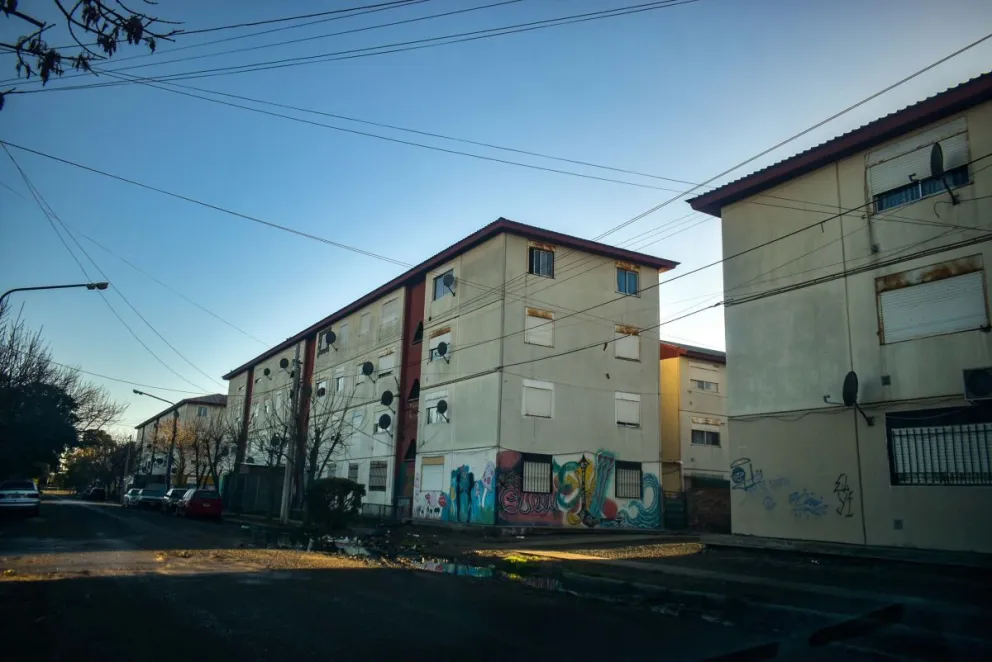 Vecinos de Las 1016 están furiosos por una joven que vive de fiesta en fiesta