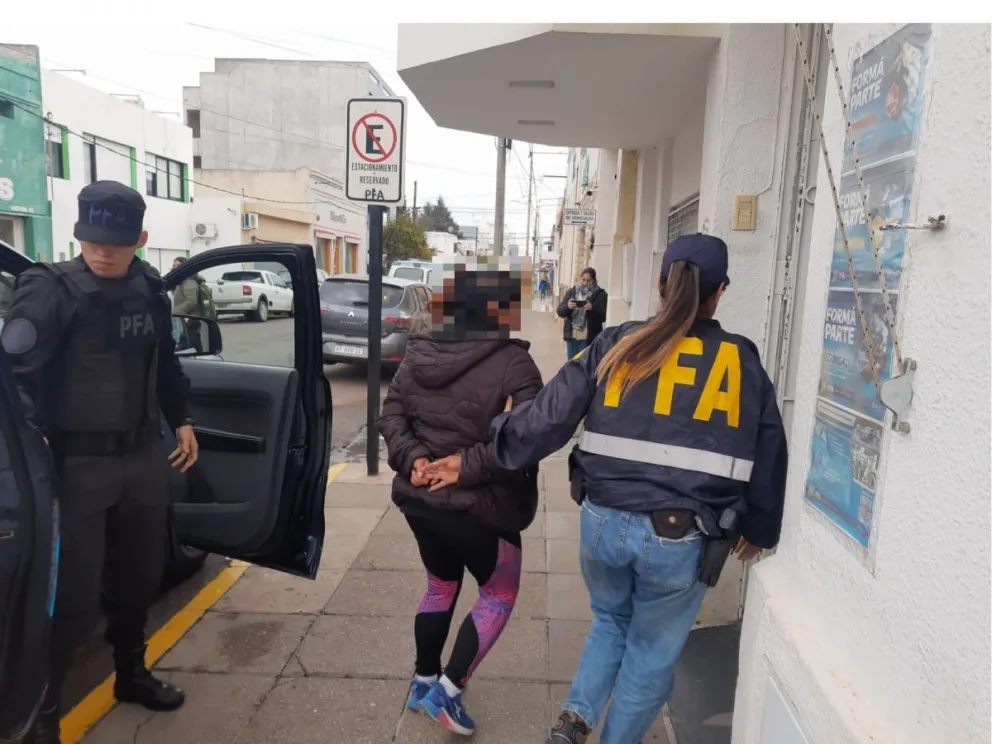 Tres personas tenían pedido de captura y las detuvo la Policía Federal
