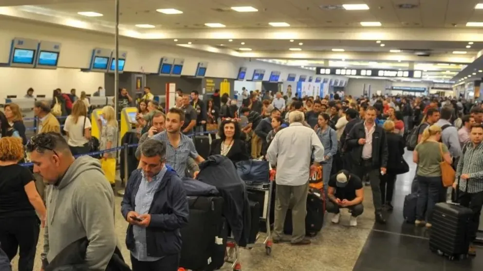 Gran demora en Aeroparque: una medida gremial impide despachar con normalidad el equipaje de pasajeros