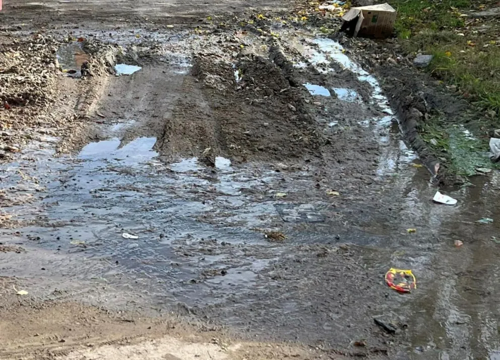 Temor por un desborde cloacal en el barrio Independencia, cerca de un jardín