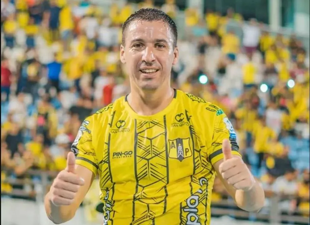 Un rionegrino la rompe en la Primera División de Colombia y se ilusiona con el título