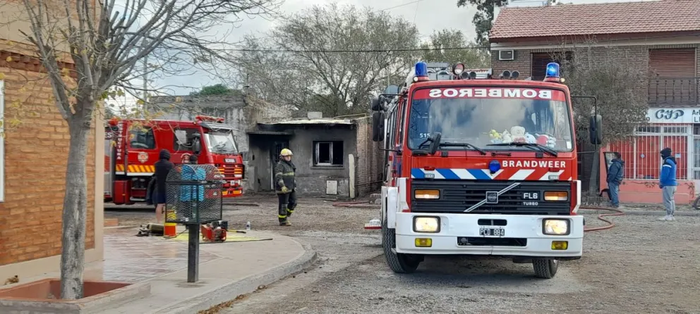 Dos personas fallecidas, un menor y un mayor, es el saldo del incendio registrado en Villa Lynch