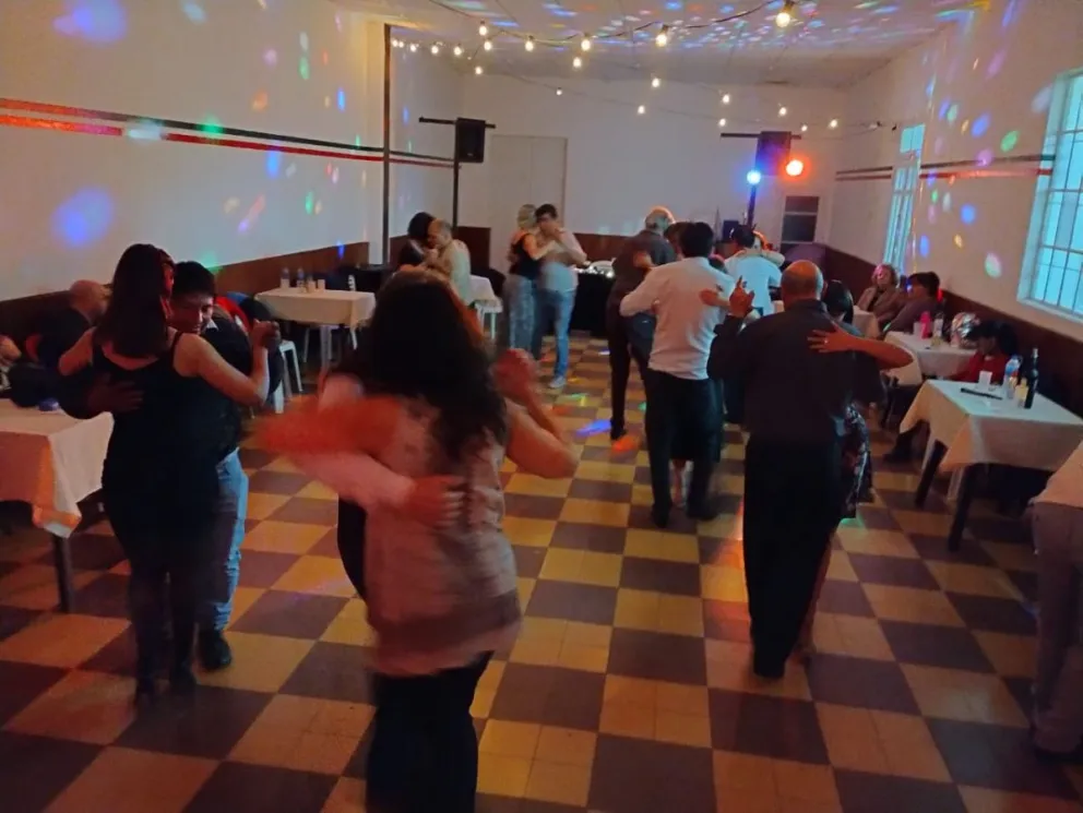 "Tango Club" un espacio que congrega a los amantes del 2x4 