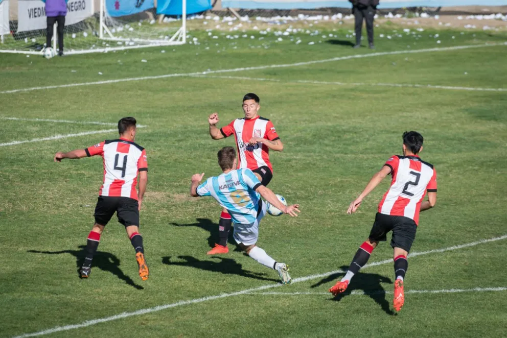 Sol de Mayo fue goleado en su visita a Sansinena