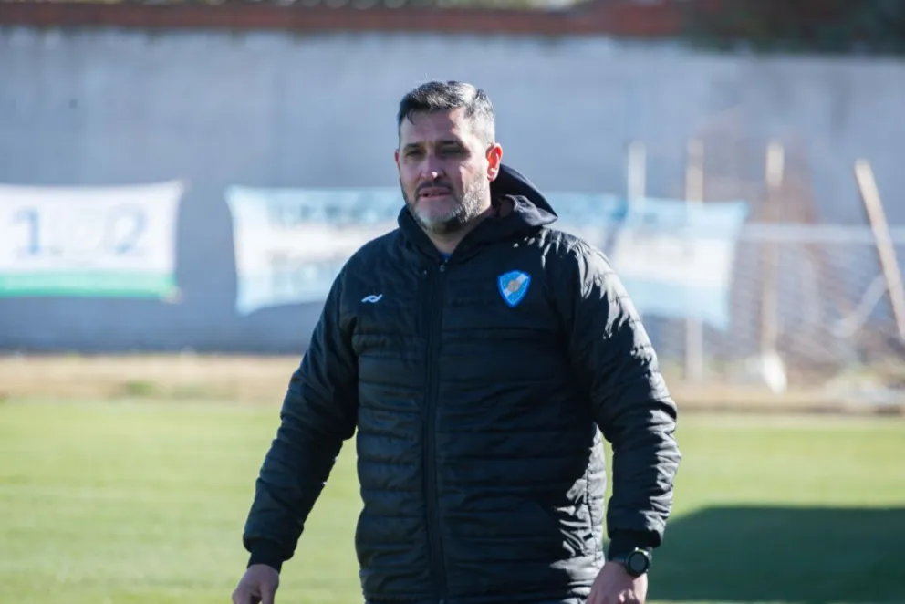 Alfonsín dejó de ser el técnico de Sol de Mayo: dos opciones para su reemplazo