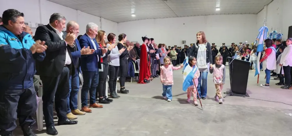 La comunidad toda acompañó el acto oficial por el 94° aniversario de Villalonga 