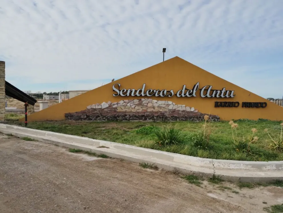 Vecinos de Senderos del Antú están hartos de las deficiencias en los servicios de luz y de agua