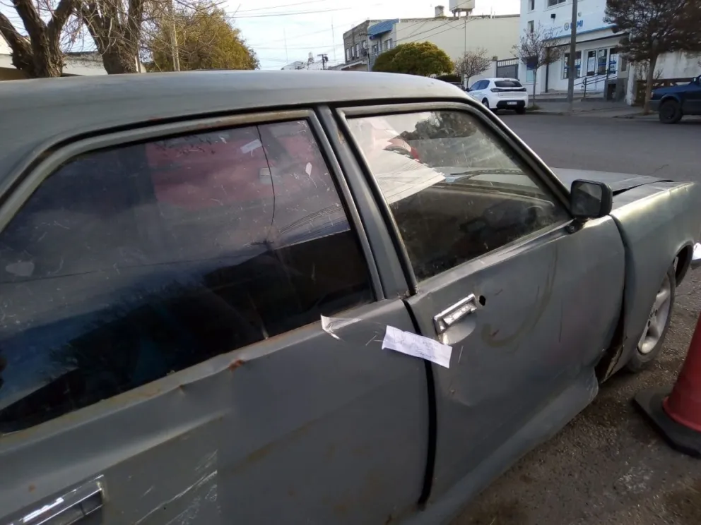 Robaban en un vetusto Dodge 1.500 hasta que los frenó personal de la Comisaría 1°
