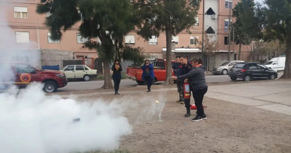  Con poca participación de vecinos continúan los talleres de prevención de incendios