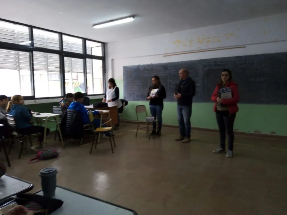 Entregaron libros educativos en la ESRN N° 154 del barrio San Martín