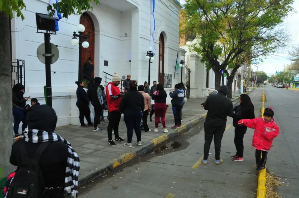 Referentes de merenderos: “No nos ayudan ni con la leche”